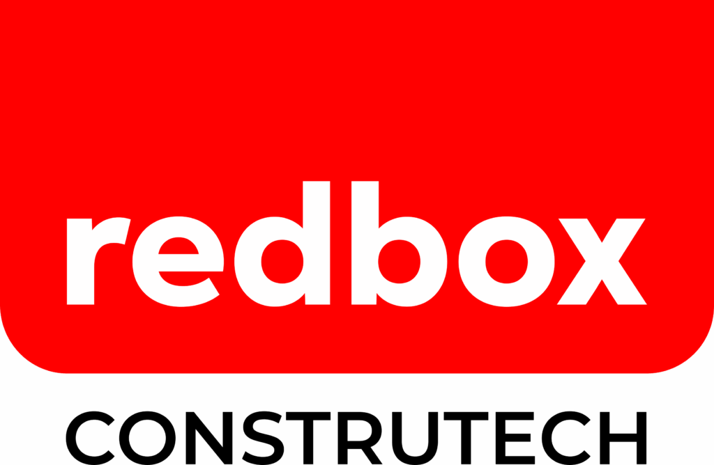 Fachada de módulo habitável branco com acabamento premium, instalado em canteiro organizado — Redbox, referência em soluções modulares.